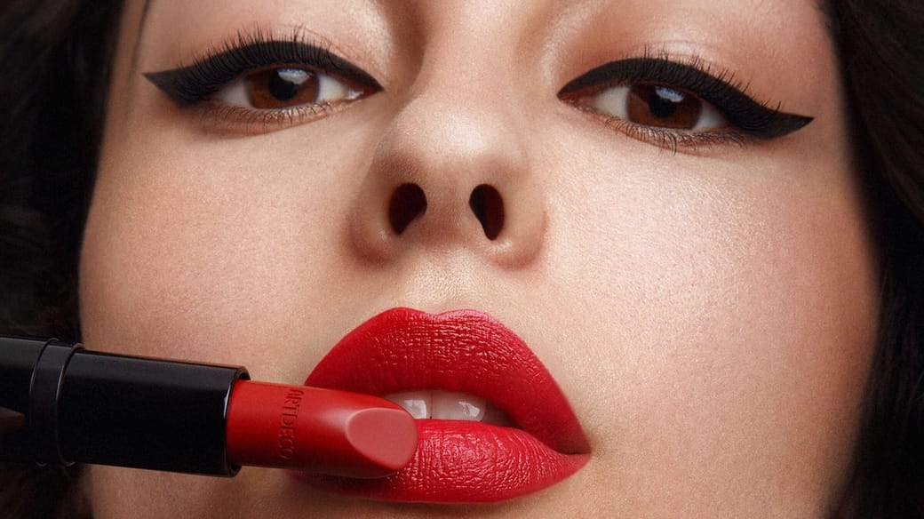 A legjobb smink az élénkvörös rúzshoz: teljes harmónia az ajkakra helyezve a hangsúlyt (VIDEO) - 1. fotó
