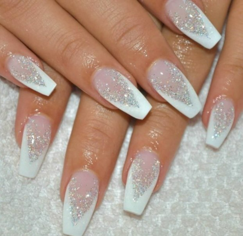 Forró csokoládé, jég Barbie és havas francia: hogyan néznek ki a 2023/2024-es téli manikűr fő trendjei (FOTÓ) - 9. fotó