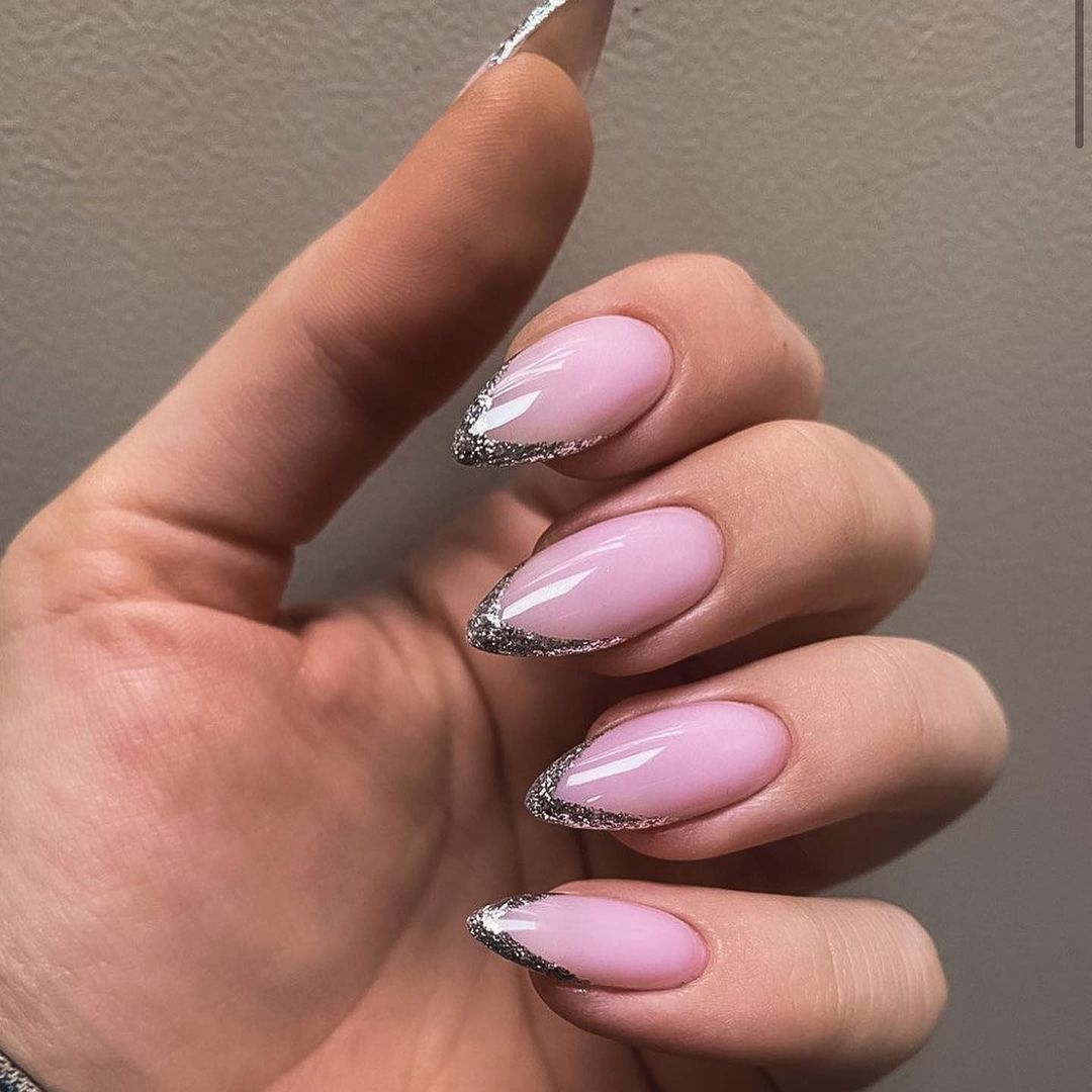 Forró csokoládé, jég Barbie és havas francia: hogyan néznek ki a 2023/2024-es téli manikűr fő trendjei (FOTÓ) - 4. fotó