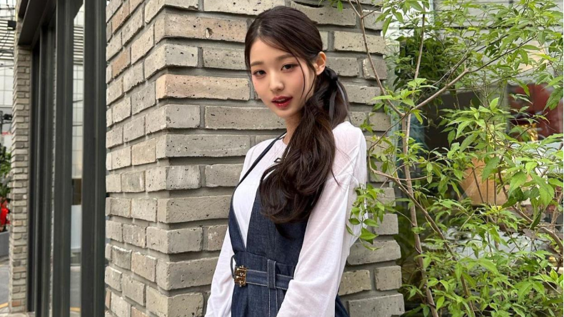 Portré Jang Wonyoung ruhájáról (Instagram/for_everyoung10)