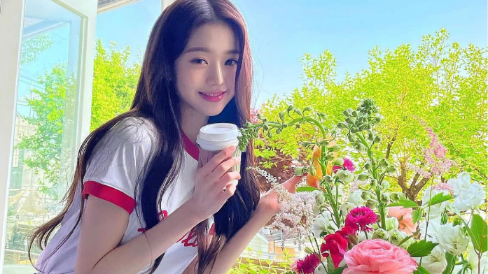 Portré Jang Wonyoung hétköznapi ruhájáról (Instagram/for_everyoung10)