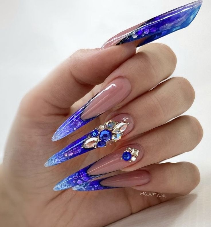 Luxus manikűr a 2024-es újévre: hosszú tippek és egy ünnepi kabát (FOTÓ) - 7. kép