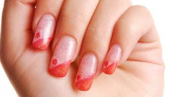 Illusztráció a piros és a rózsaszín kombinációjáról (Freepik/valuavitaly)