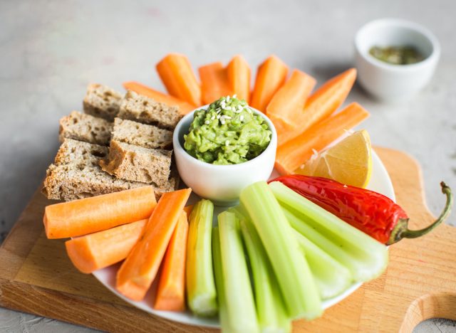 guacamole sárgarépa zeller paprika kenyér zöldség
