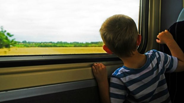 vonattal utazni gyerekekkel