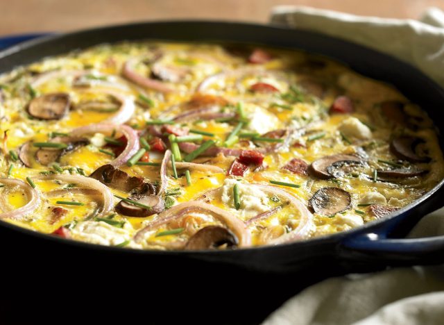 Paleo kolbász frittata gombával