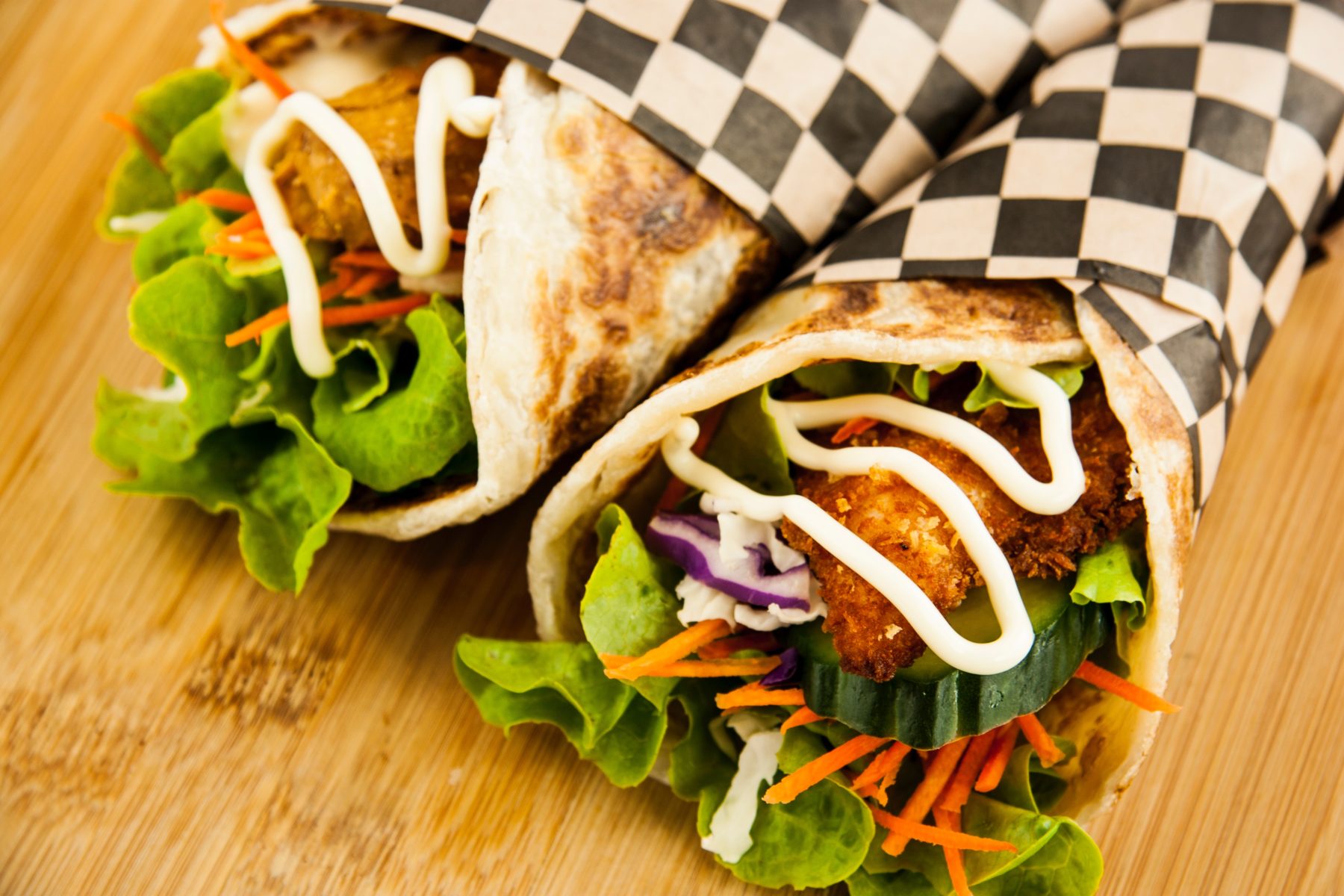 Shawarma: hogyan kell elkészíteni a shawarmát és a szószt előtte
