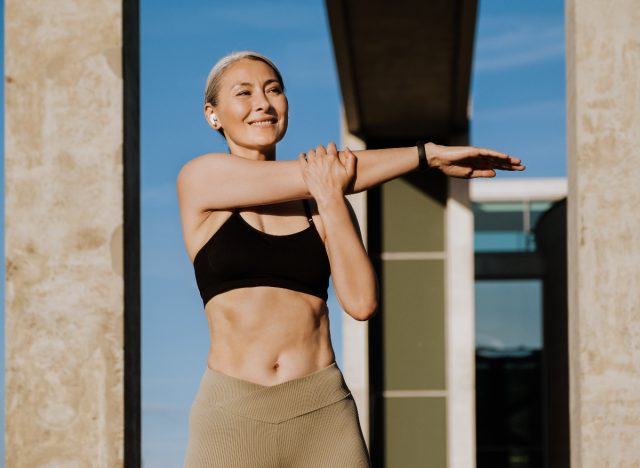 fitness nő nyújtás, fogalma megjósolni, meddig fog élni