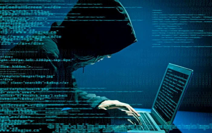 Hacker egy kibertámadás során