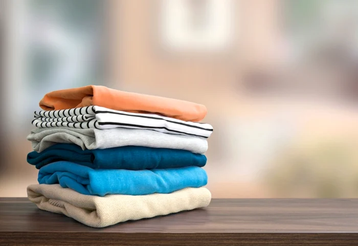 Hogyan lehet elt&aacute;vol&iacute;tani a nedvess&eacute;g szag&aacute;t a ruh&aacute;kb&oacute;l