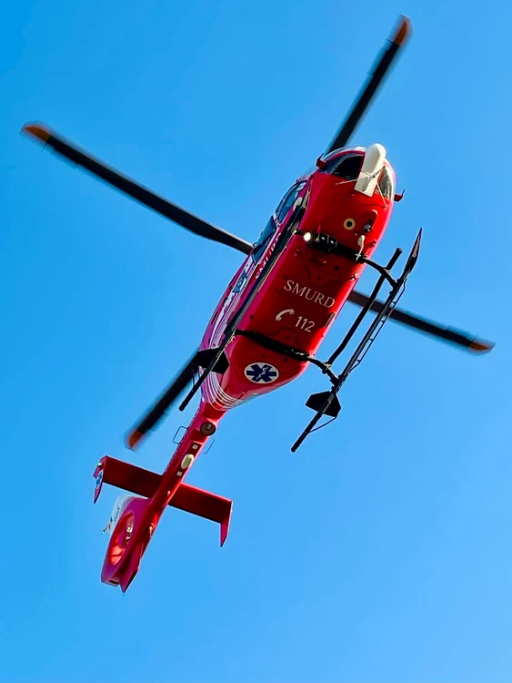 A helysz&iacute;nre egy SMURD helikoptert k&uuml;ldtek