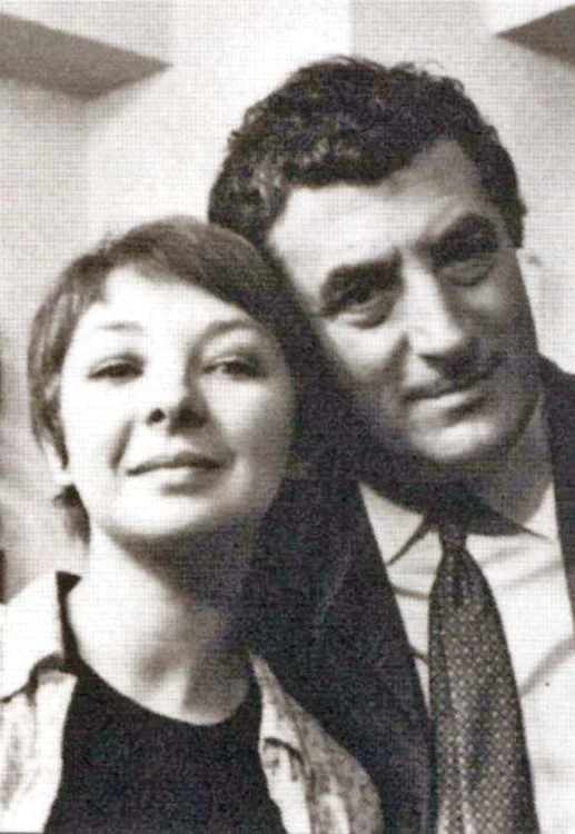 A sz&iacute;n&eacute;sz feles&eacute;ge 1978-ban hagyta el az orsz&aacute;got