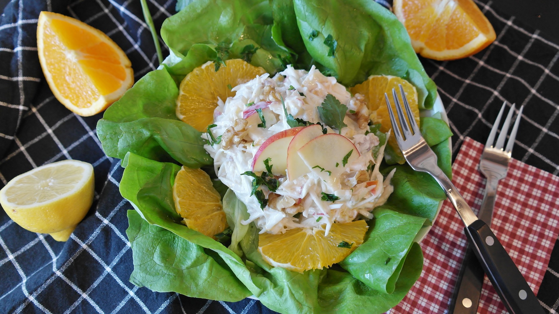 Felejtsd el a drága fogyókúrákat, a közönséges káposzta kész csoda: 15 legjobb recept kiváló salátákhoz, amelyek javítják alakod és egészséged!