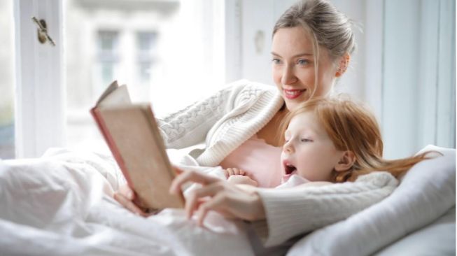 Gyermek és anya illusztrációja.[pexels.com/Andrea Piacquadio]