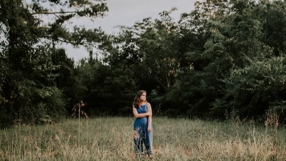 Szingli illusztráció (Unsplash.com/@hannahbusing)