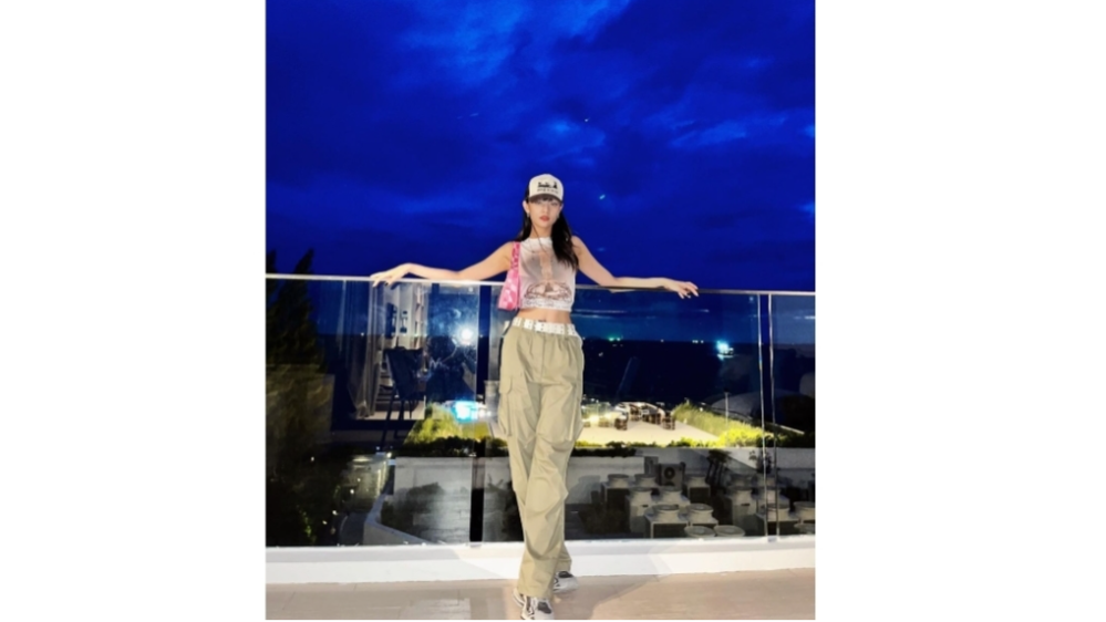 Minnie ruházati hivatkozás (instagram.com/min.nicha)