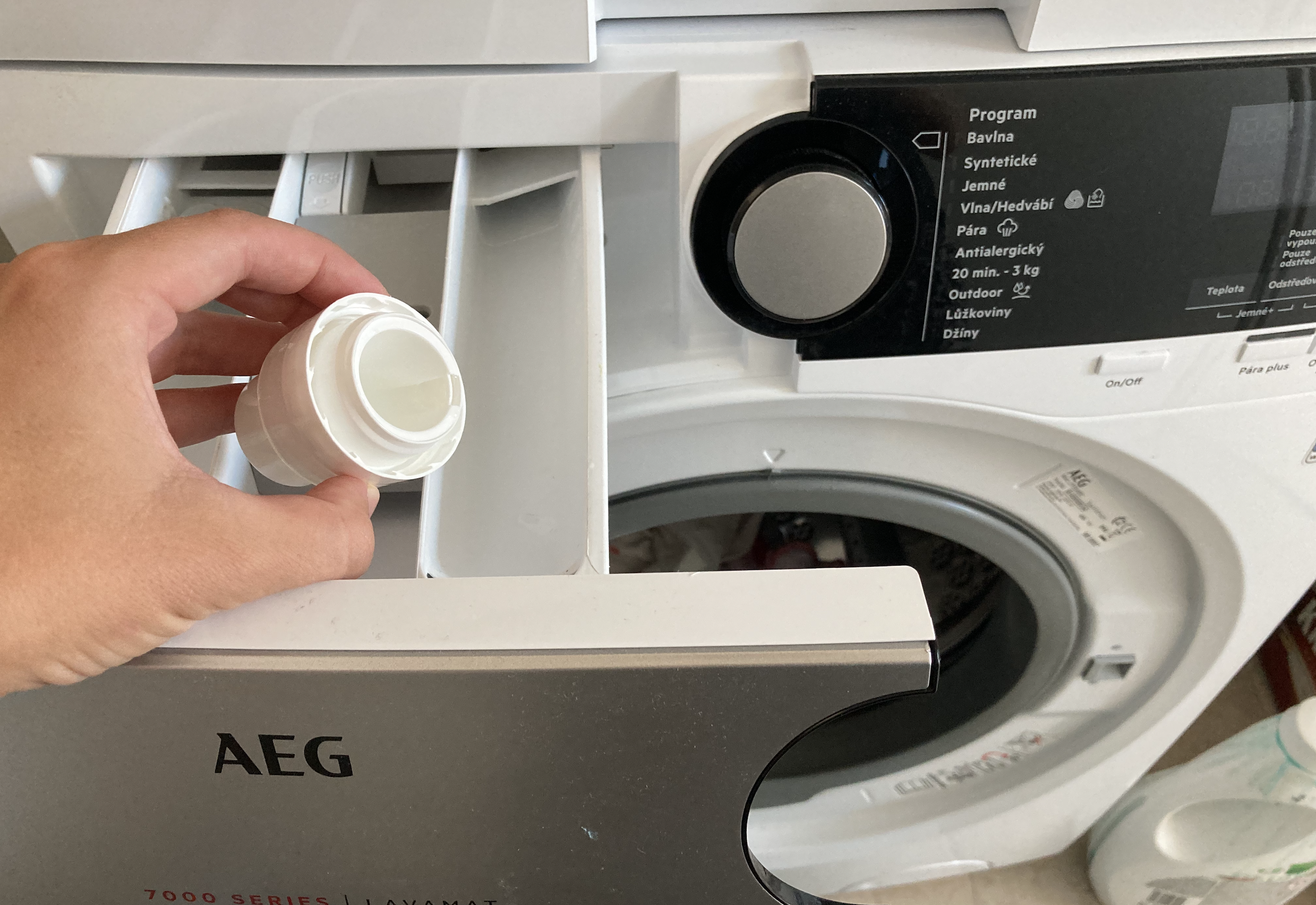 A mosógép szennyezett rekeszének egyszerű tisztítása: a lerakódások és a penész egy pillanat alatt eltűnik, a műanyag olyan, mintha új lenne!