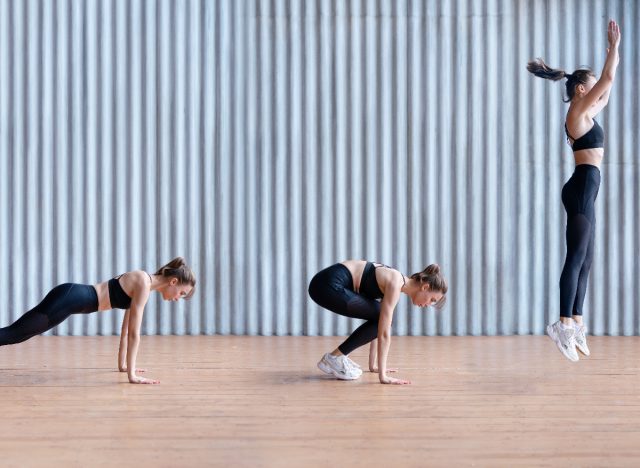 nő előadó burpees lépésről lépésre