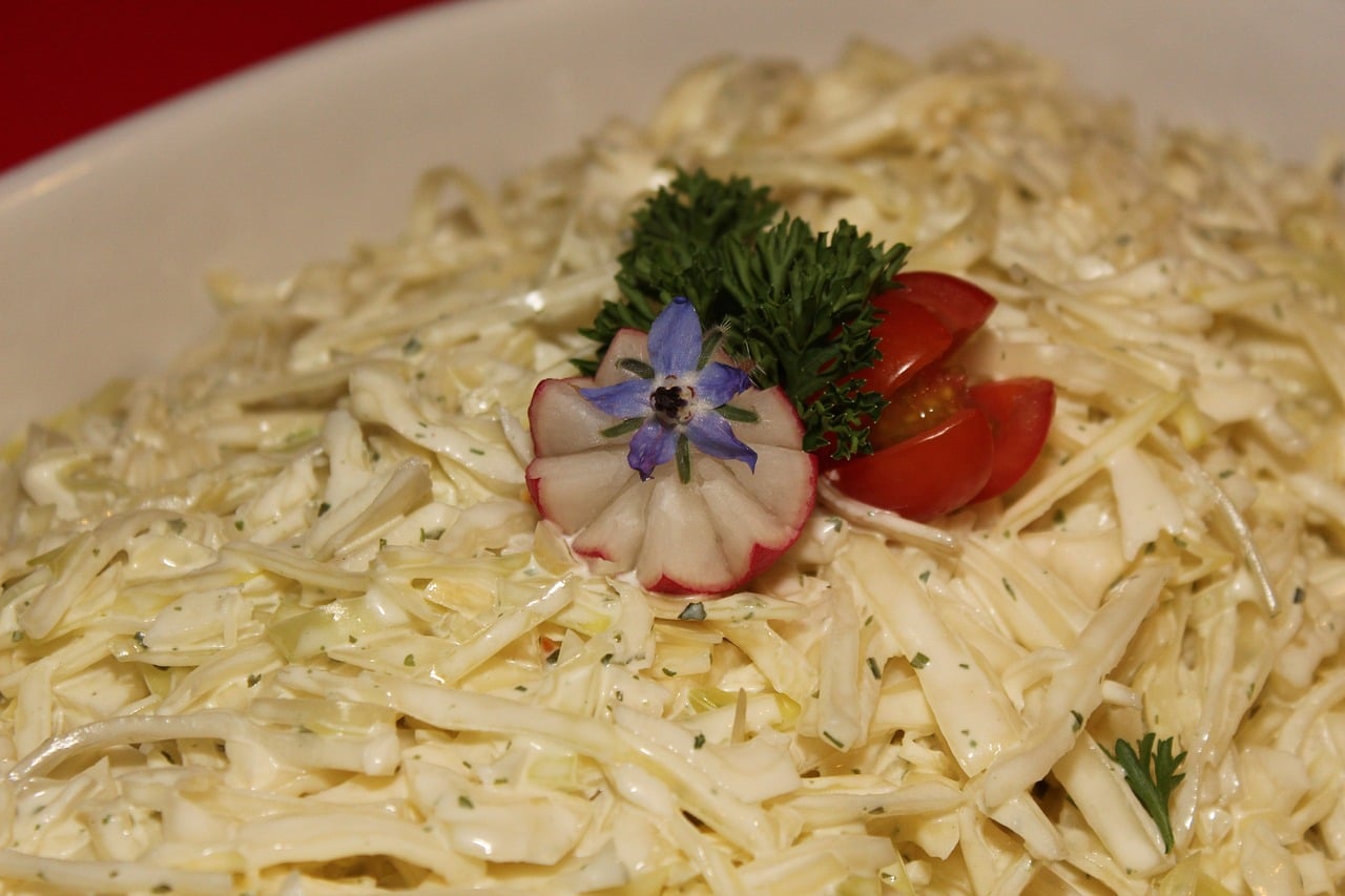 Felejtsd el a drága fogyókúrákat, a közönséges káposzta kész csoda: 15 legjobb recept kiváló salátákhoz, amelyek javítják alakod és egészséged!