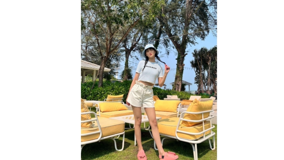 Minnie ruházati hivatkozás (instagram.com/min.nicha)