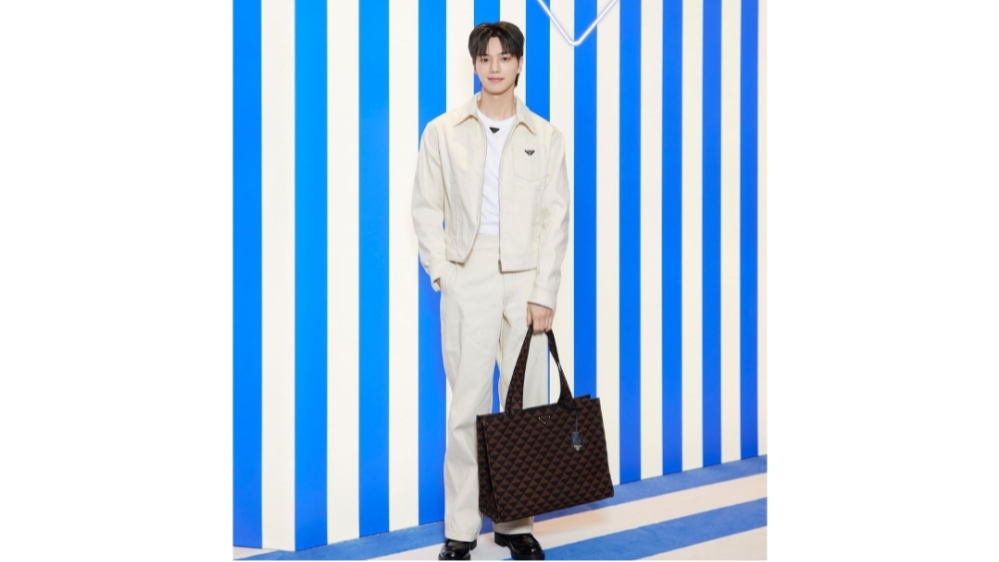 elegáns alkalmi ruha Song Kang (instagram.com/songkang_b)