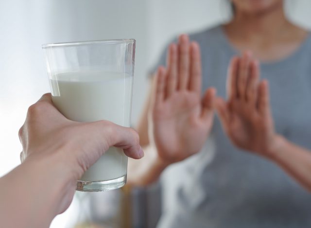 nő megtagadja a pohár tejet, csökkenti a tejtermékeket, tippek fogalma, hogy gyorsan fogyjon 10 font