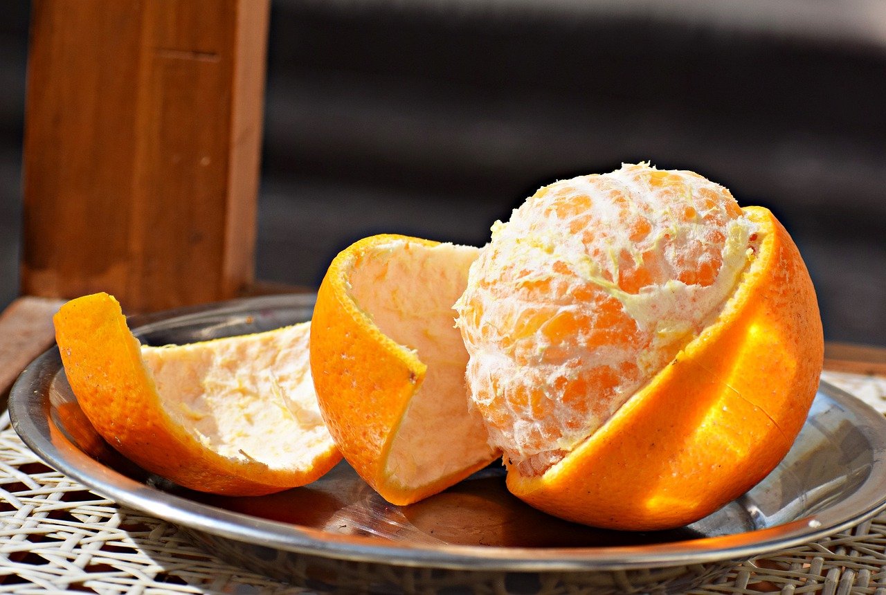 Tegyél narancshéjat műanyag flakonba: zseniális trükk a megtakarításhoz!