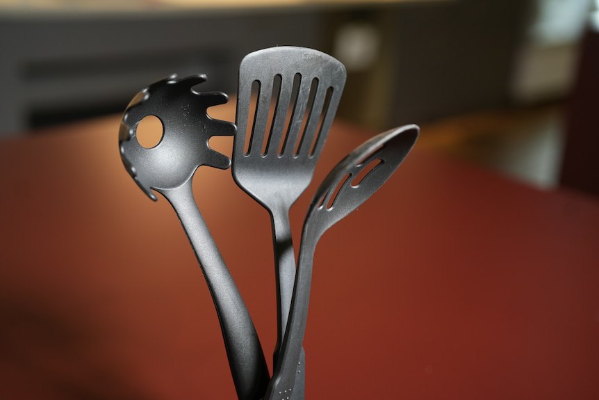 fekete konyhai eszközök