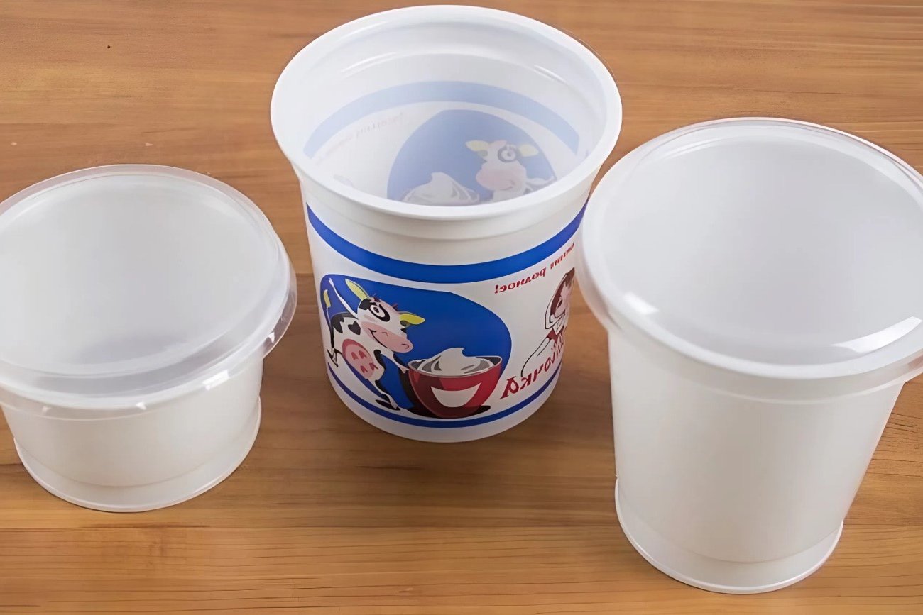 Ne dobja el az üvegeket a tejföltől: 7 hasznos módszer a ház és az ország használatára Ne dobja el az üvegeket a tejföltől: 7 hasznos módszer a ház és az ország használatára