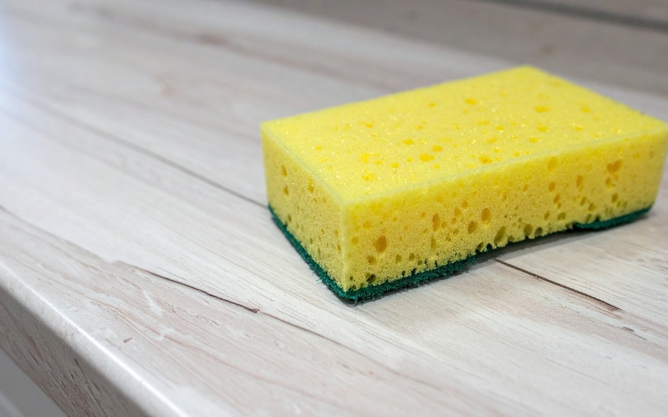 A konyhai ragadós felületek tisztasággal ragyognak: Az otthoni gyógyszer a drága kémiát helyettesíti A konyhai ragadós felületek tisztasággal ragyognak: Az otthoni gyógyszer a drága kémiát helyettesíti