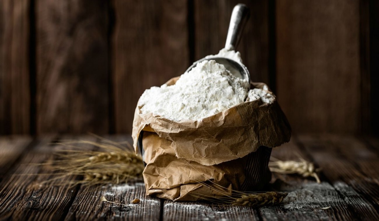 A közönséges liszt váratlan előnyei a kertben: tapasztalt nyári lakosok trükkje a kártevők elleni küzdelemben A közönséges liszt váratlan előnyei a kertben: tapasztalt nyári lakosok trükkje a kártevők elleni küzdelemben