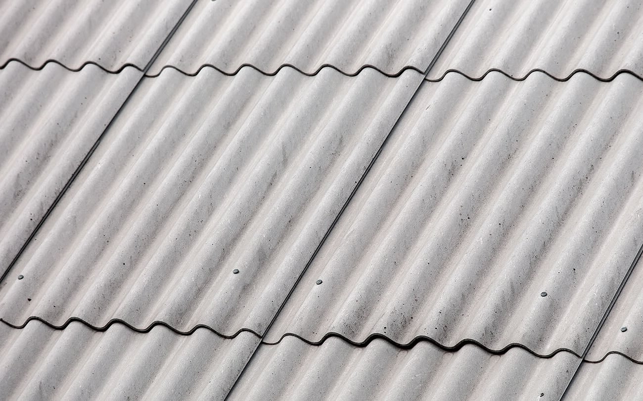 A pala lyukak kijavítása néhány perc alatt: egyszerű módszer drága eszközök és építők segítsége nélkül A pala lyukak kijavítása néhány perc alatt: egyszerű módszer drága eszközök és építők segítsége nélkül