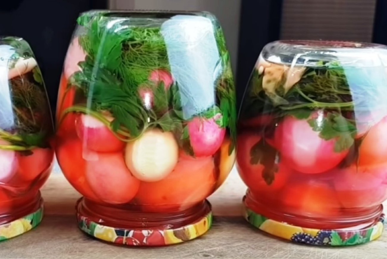 Miért fordítják fel a tapasztalt háziasszonyok az alapanyagokból álló tégelyeket: ez nem csak tisztelgés a hagyomány előtt Miért fordítják fel a tapasztalt háziasszonyok az alapanyagokból álló tégelyeket: ez nem csak tisztelgés a hagyomány előtt